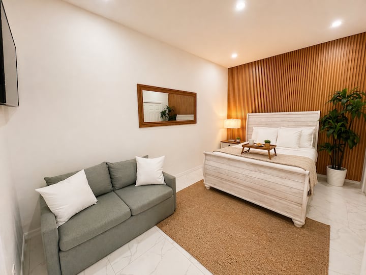 Cozy Studio  Private Entrance  Great Location - Cape Coral, FL
