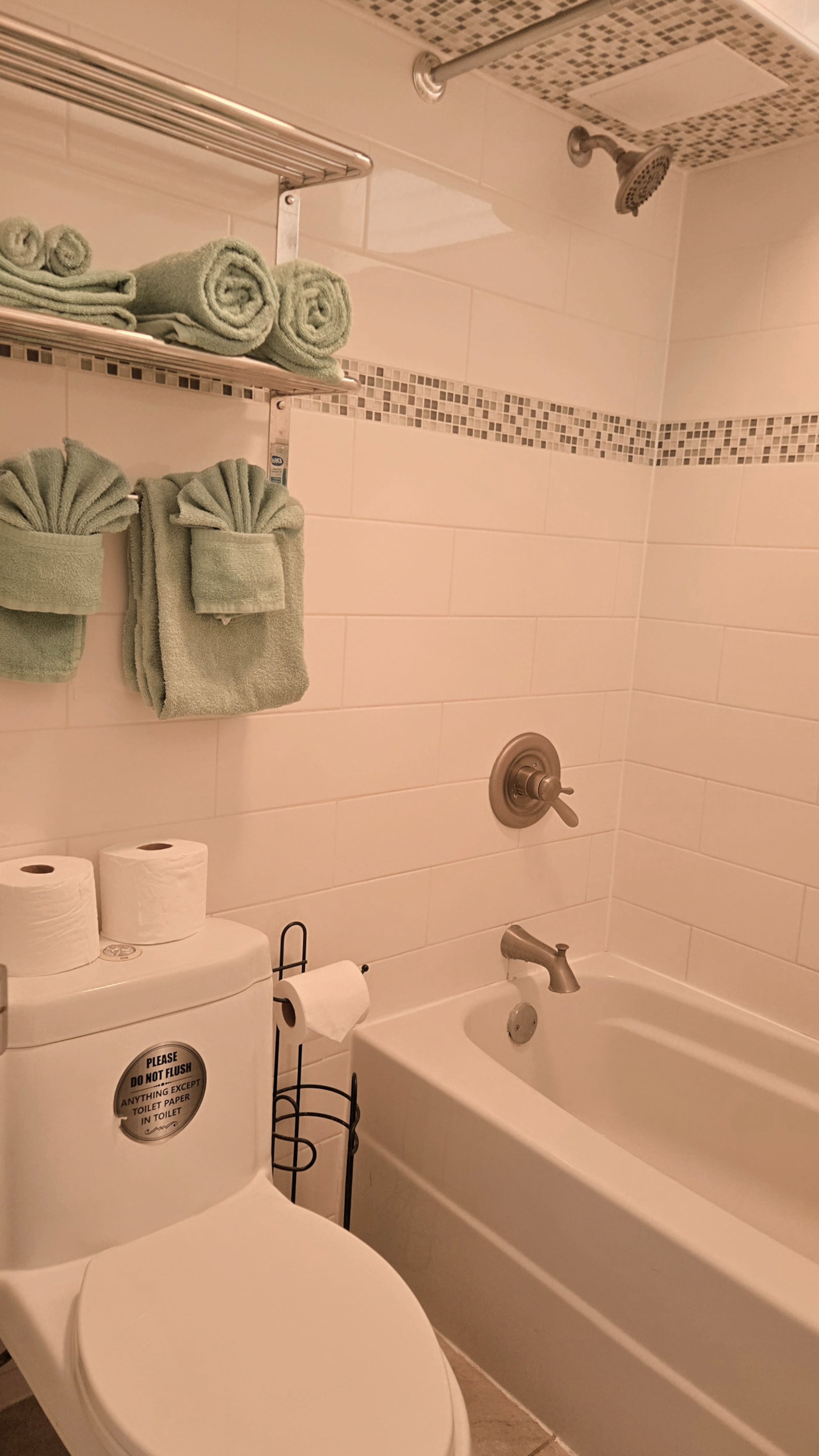Condo in Honolulu · ★4.82 · 1 bedroom · 1 bed · 1 bath - Image 6