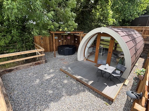 The Hideaway Pod 2,
Private Hot tub,