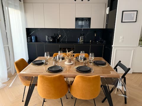 Cozy 2-bedroom apartment at the foot of metro 11 (9 min from Paris)