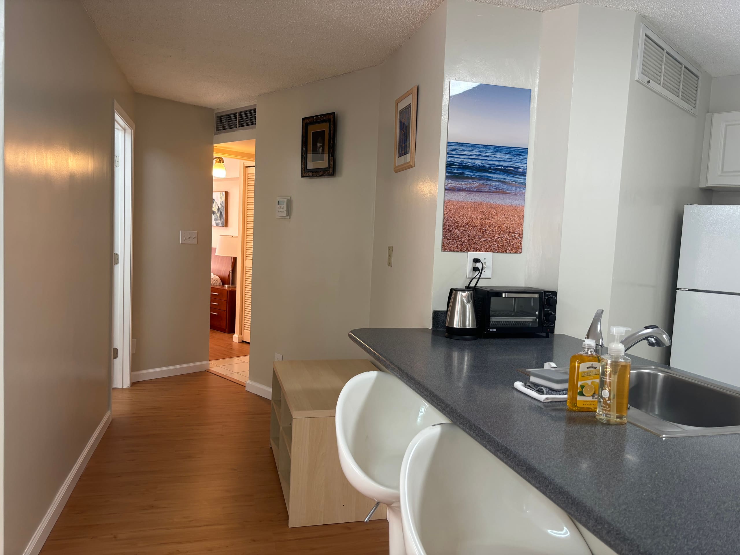 Condo in Honolulu · ★4.69 · 3 bedrooms · 5 beds · 1 private bath - Image 6