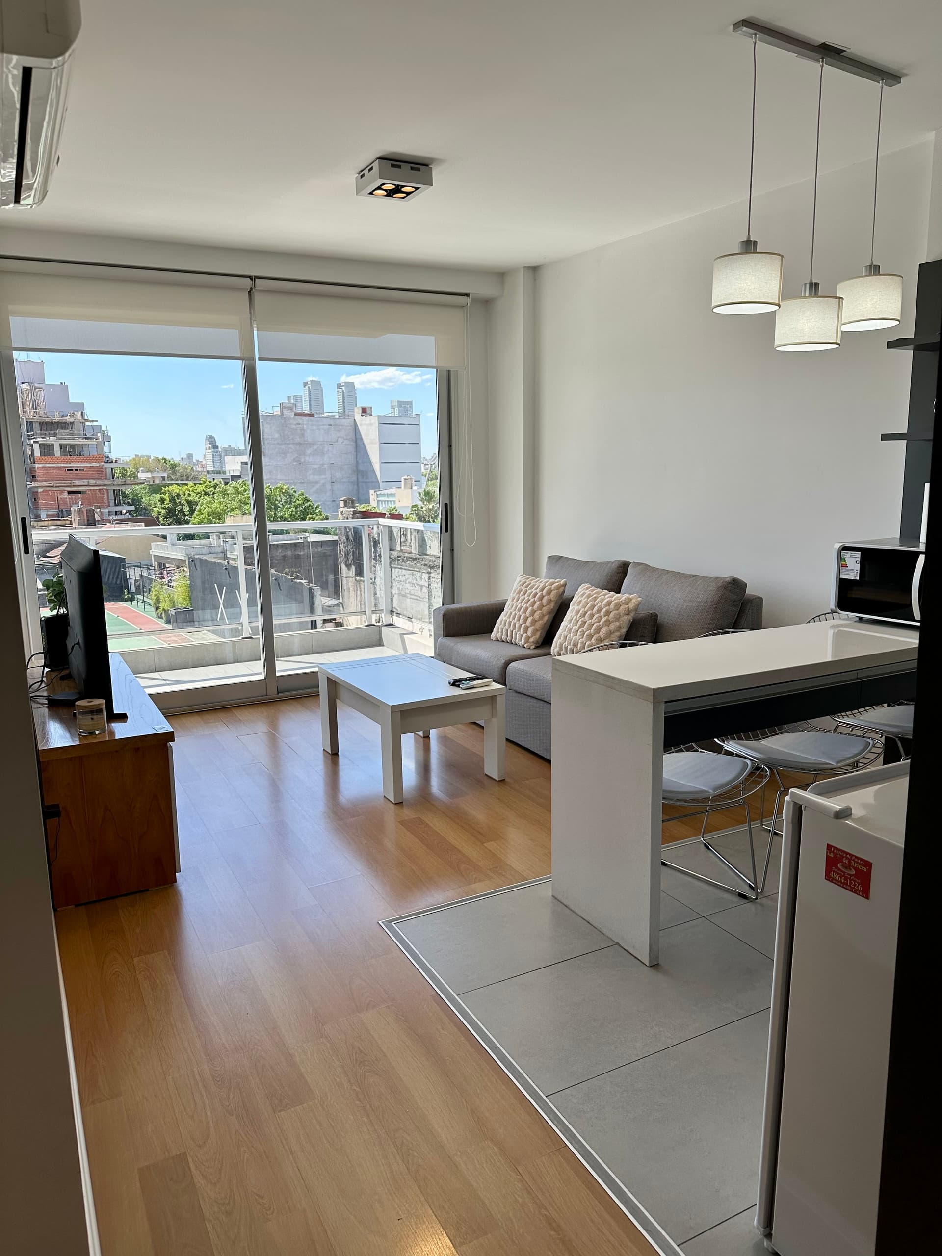 Kitnet com varanda e piscina em Palermo