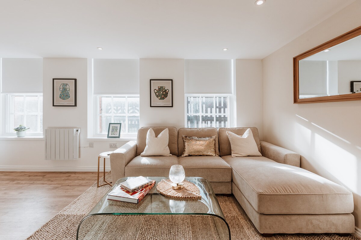 Top Airbnb: Stylish Apartment | Walk to Restaurants & Bars in Shropshire