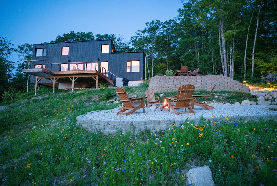 An architect-designed cabin facing the White Mountains, Norway, Maine, United States, photo 10 of 10