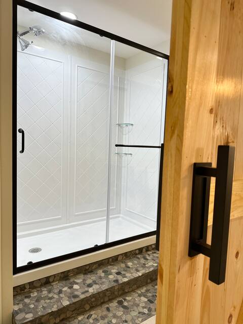Modern Apartment 5 Mins Walk GMC