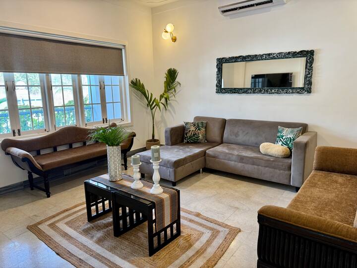Living room image 40