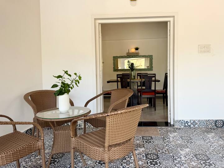 Living room image 37