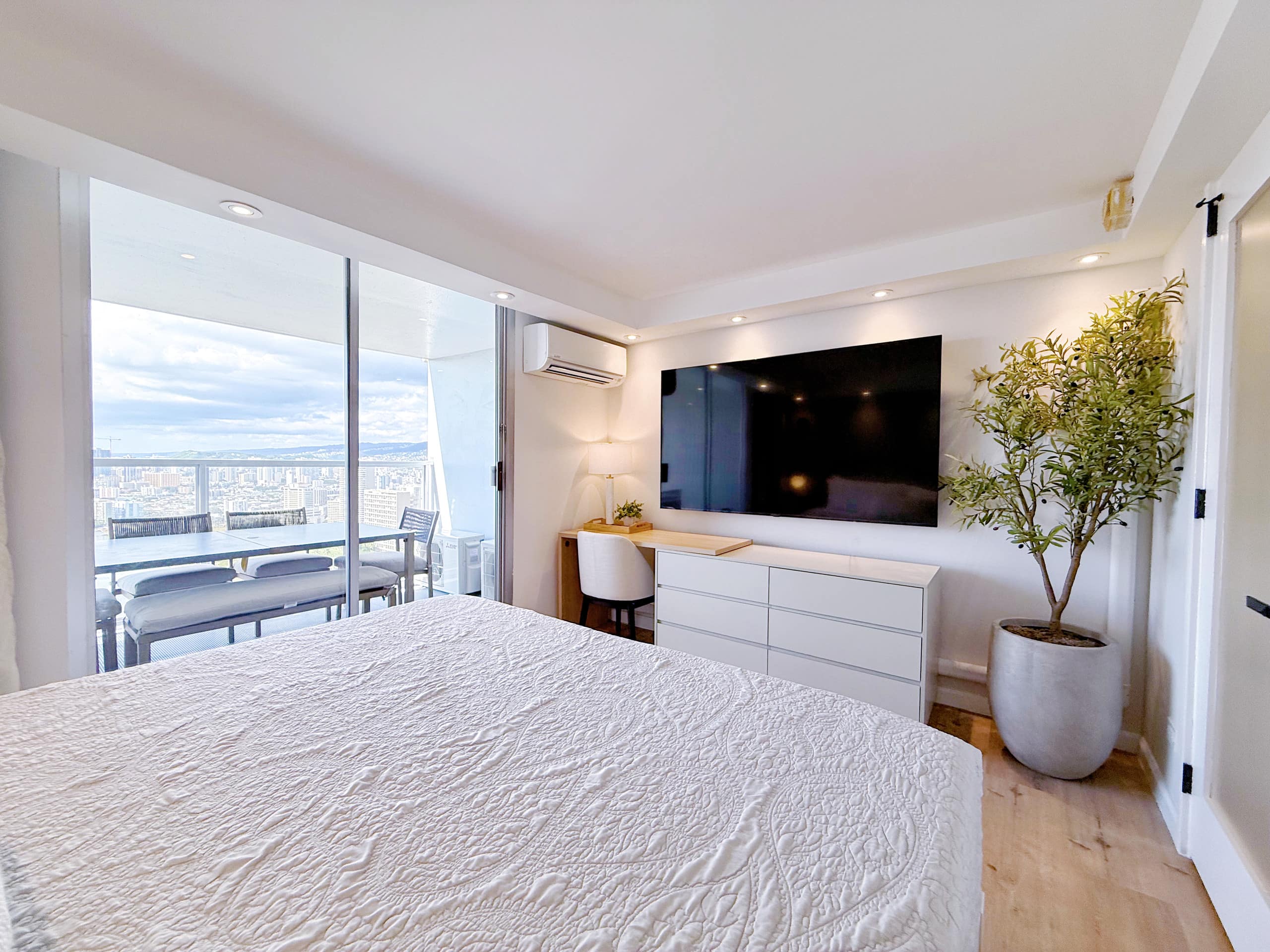 42FL-Modern Waikiki 1BR-Condo w/Breathtaking Views - Image 35