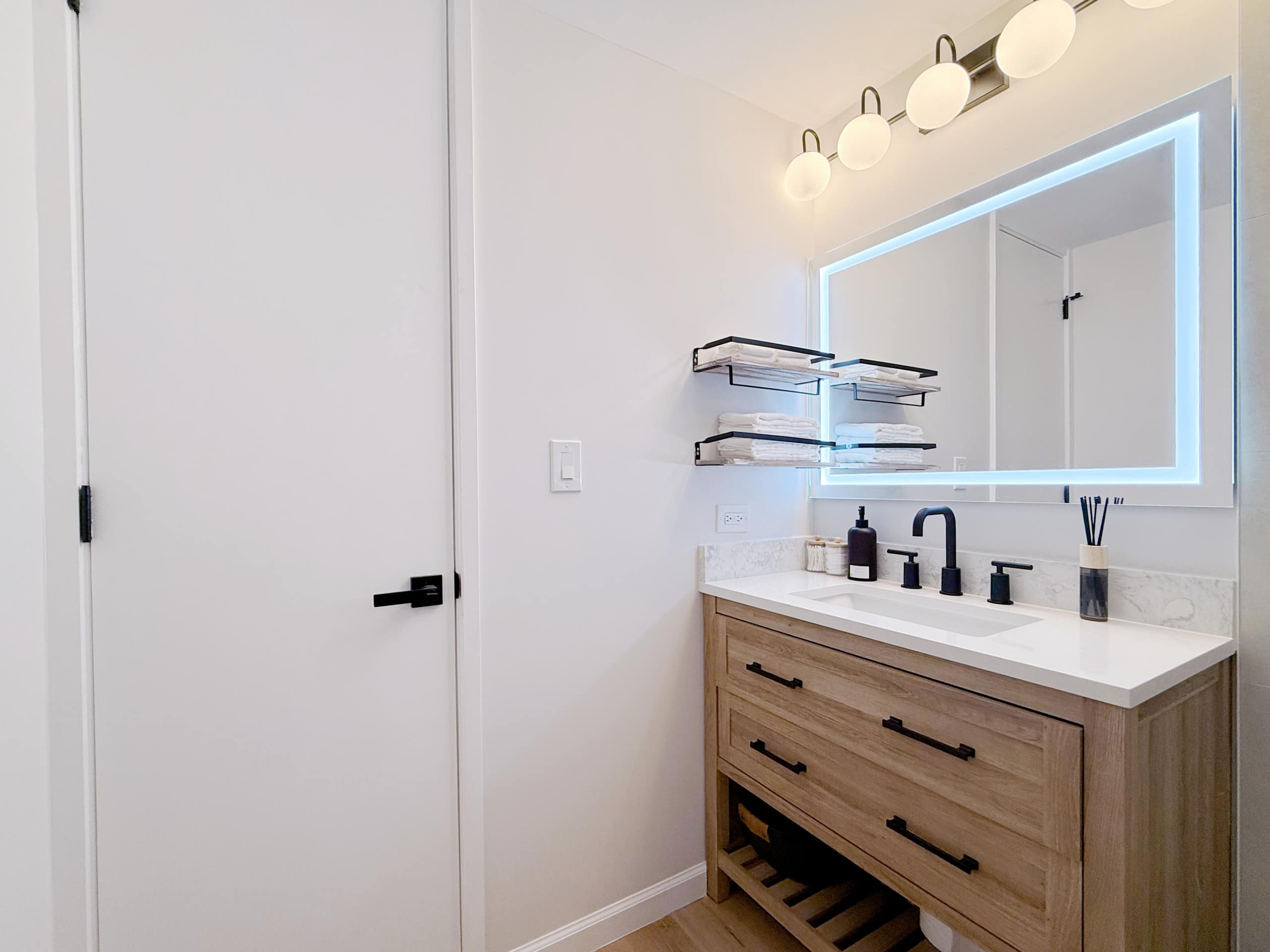 42FL-Modern Waikiki 1BR-Condo w/Breathtaking Views - Image 40