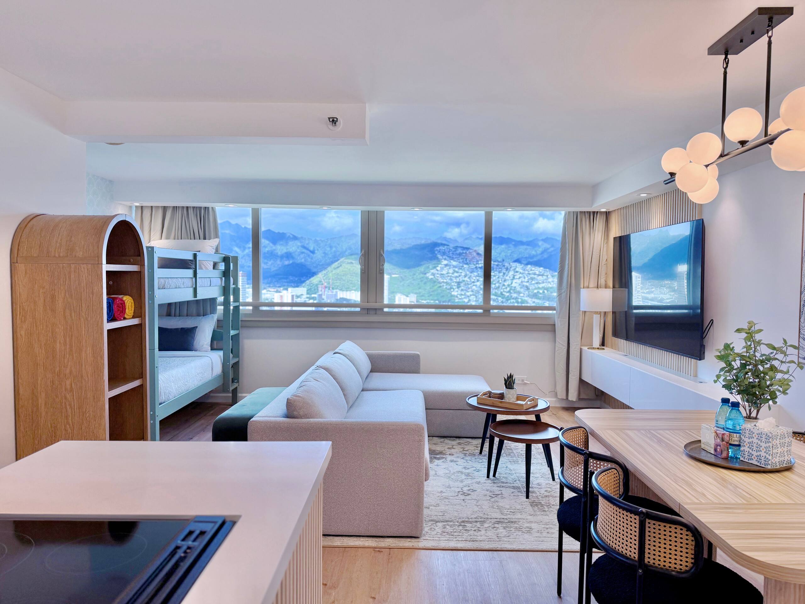 42FL-Modern Waikiki 1BR-Condo w/Breathtaking Views - Image 2