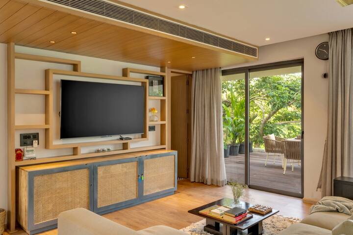 Rooms: TV and multimedia