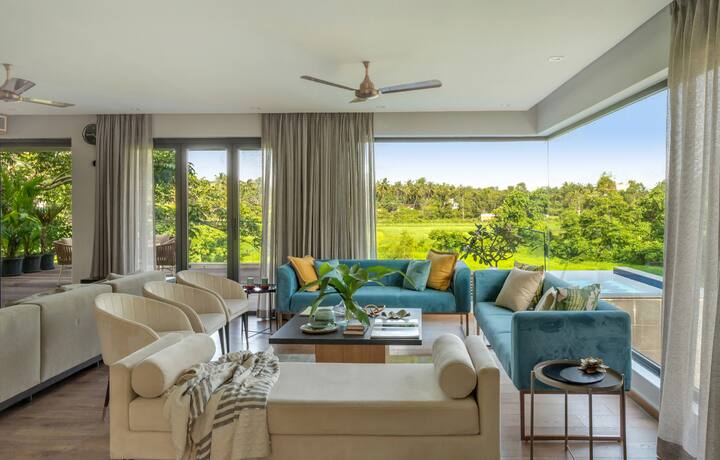 Rooms: Living area