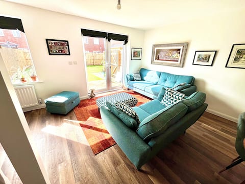 Popular Airbnb listing: Stunning 3bed family home, NEC, Nuneaton in Nuneaton And Bedworth