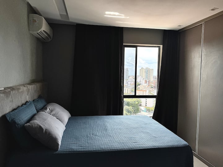 ห้องพักพร้อมเตียงกล่องคู่และฟูกนอนคู่ที่สามารถวางไว้ข้างเตียงได้