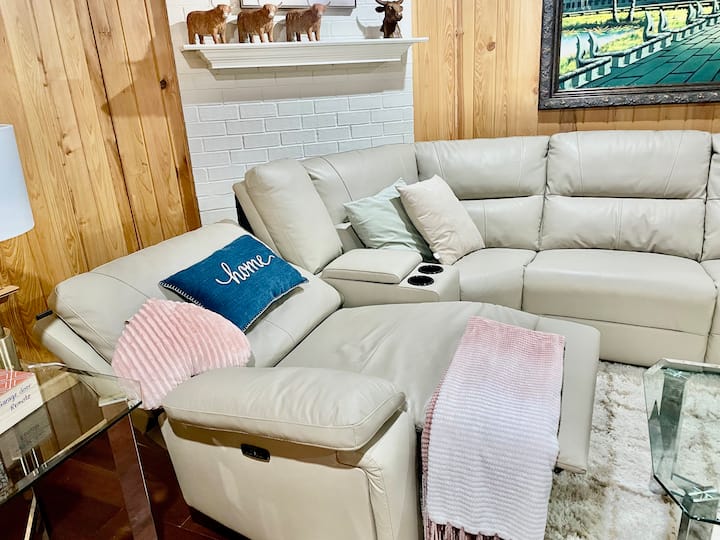 The Metro Mansion—spacious | Cozy | Peaceful - Southaven, MS