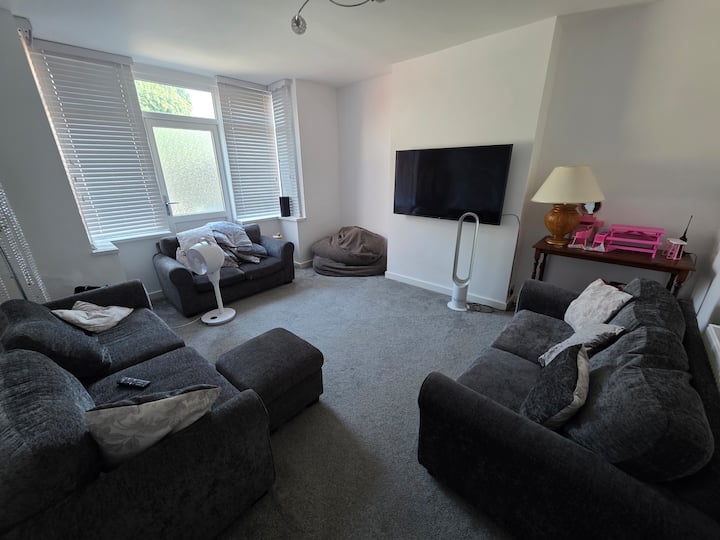 4-bed Family Home In Sought-after Stoneygate - 萊斯特