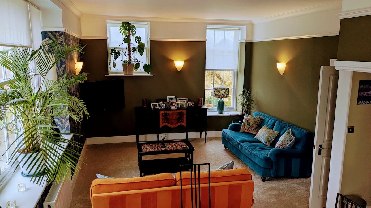 Top performing Airbnb: St Georges Manor, Modern Penthouse Apartment in Littlemore