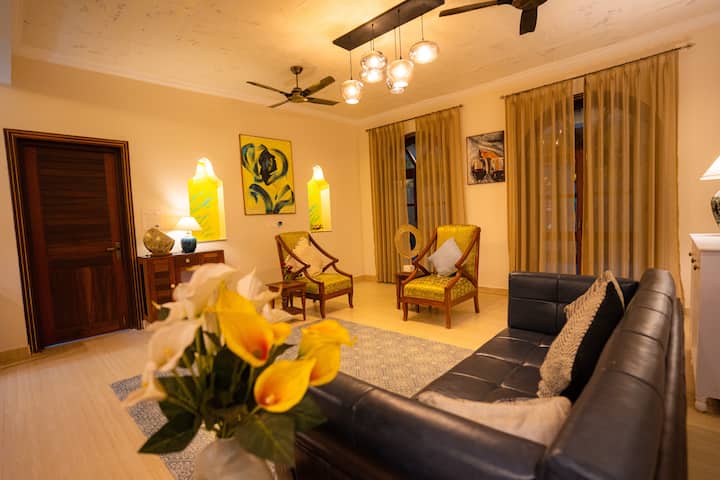 Living room image 3