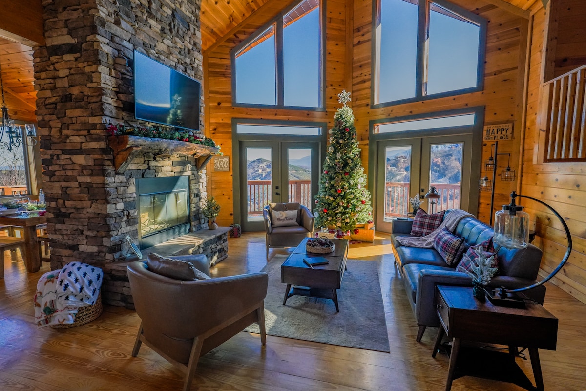 Successful Airbnb property: Scenic Cabin w/ Hot Tub & Theater in Gatlinburg