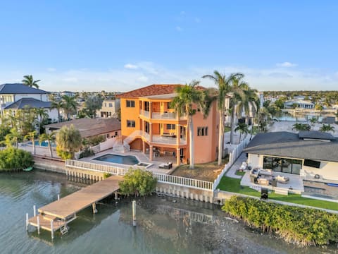Luxurious 9 bed Waterfront Retreat