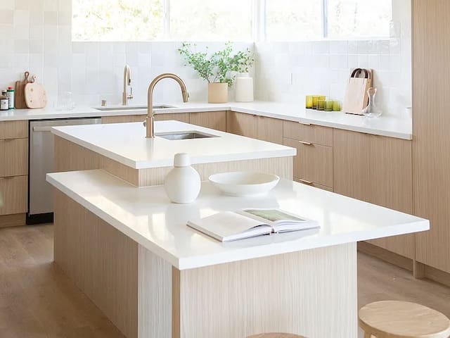 Spacious Hollywood Home w/ Amazing Views gallery image 4