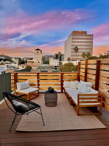 Spacious Hollywood Home w/ Amazing Views gallery image 2