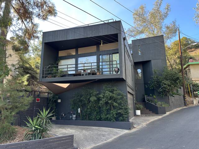 Architectural, Art Filled Home in Eagle Rock gallery image 2