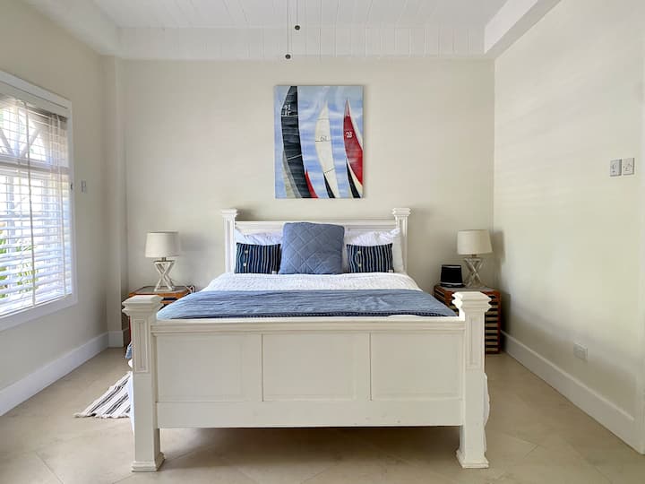 Bahari (chumba cha watu wawili - vitanda 2 vya Malkia pamoja na bafu na sinki mbili) 