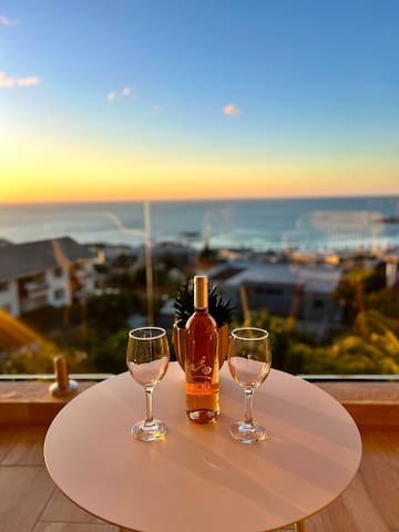 Newly renovated, Luxurious apartment in Camps Bay