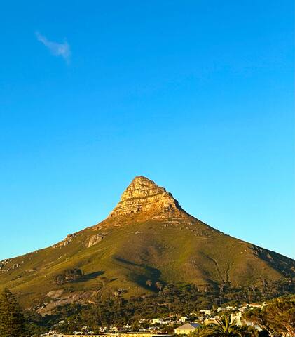 Newly renovated, Luxurious apartment in Camps Bay gallery image 2