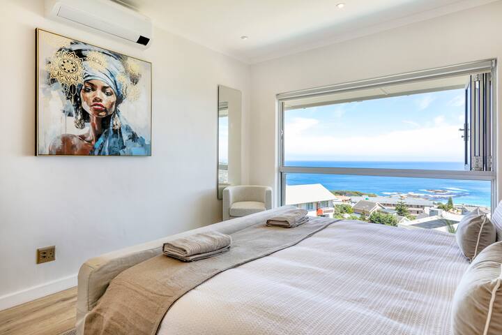 Newly renovated, Luxurious apartment in Camps Bay gallery image 5
