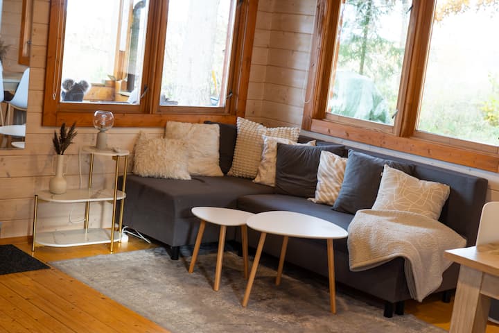• Specials • Lake View • Jacuzzy • - Estland