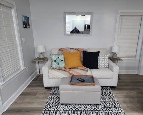 Popular Airbnb listing: Tiny House Located Near Uptown Charlotte in Windsor Park