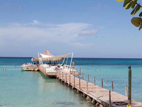 Cadaques 3BR Apt · Sea View & Private BeachSleep 8