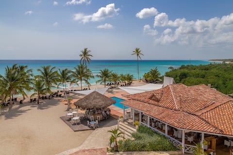 Cadaques 3BR Apt · Sea View & Private BeachSleep 8