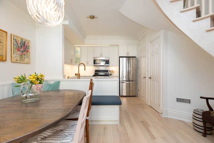 Georgian Townhouse by High Park – Fresh Renos! gallery image 2