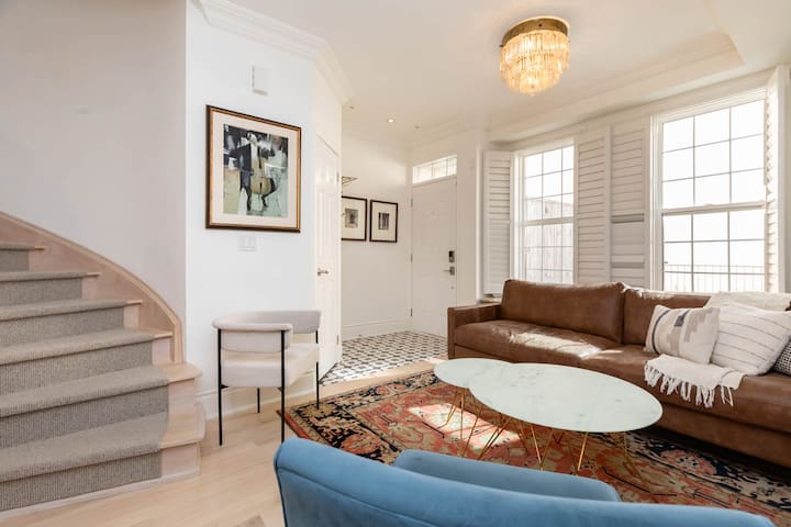 Georgian Townhouse by High Park – Fresh Renos!