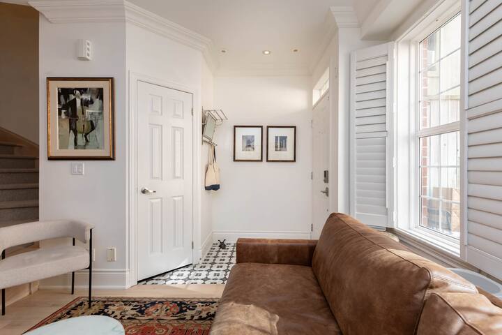 Georgian Townhouse by High Park – Fresh Renos! gallery image 5