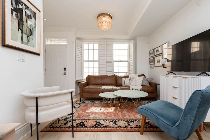 Georgian Townhouse by High Park – Fresh Renos! gallery image 3