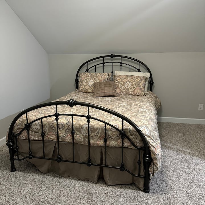 Chumba cha kulala cha ghorofa kilicho na chumba cha kulala