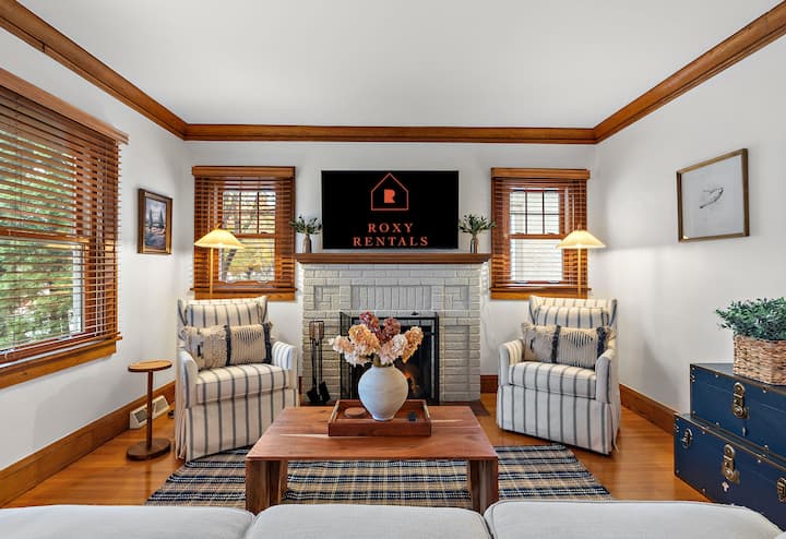 "The Darling" On Drew By Roxy Rentals - Edina, MN