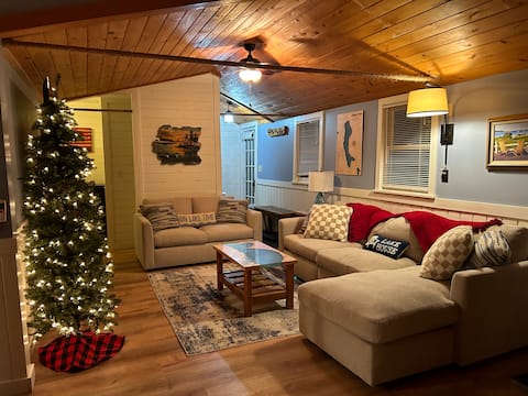 Lakeside getaway in Embden on trails, free kayaks!