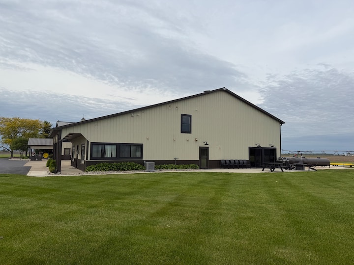 Aviation Getaway with Private Runway Access! - Barns for Rent in