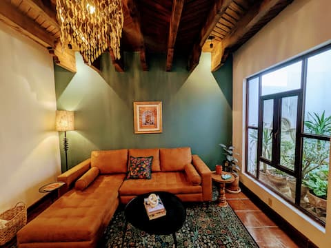Top performing Airbnb: Casablanca: 2BR Home w/Garage, Rooftop & Fast Wifi in San Miguel De Allende