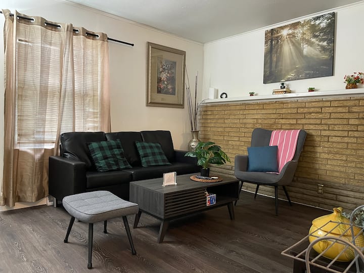 Spacious Charming 3-bedroom Home(newly Remodeled) - Chatham, IL