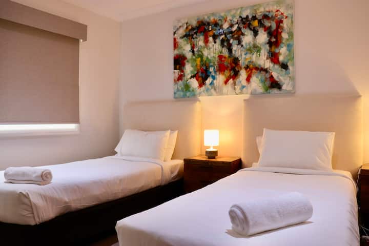 Our King split bed offers the flexibility of one luxury bed or split into two single beds.    All our rooms come with freshly laundered hotel quality linen.