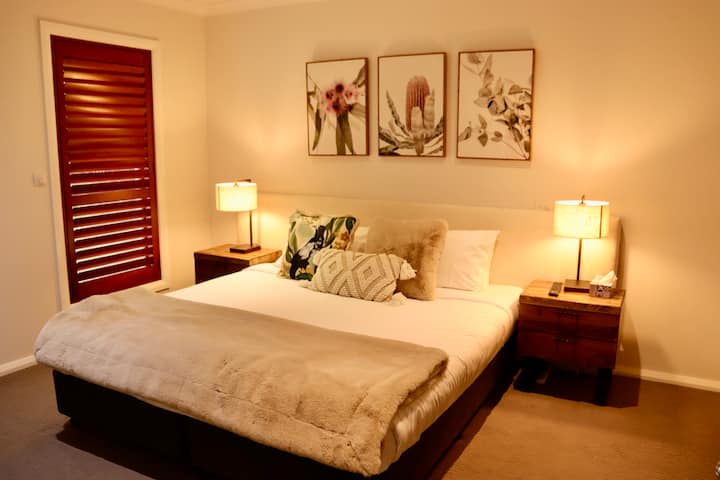 Our King split bed offers the flexibility of one luxury bed or split into two single beds.    All our rooms come with freshly laundered hotel quality linen.