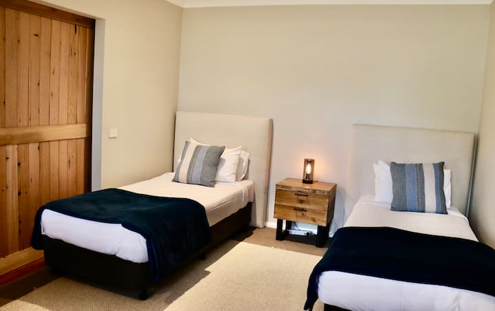 Our King split bed offers the flexibility of one luxury bed or split into two single beds.    All our rooms come with freshly laundered hotel quality linen.