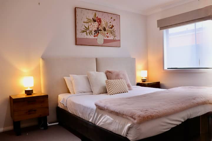 Our King split bed offers the flexibility of one luxury bed or split into two single beds.    All our rooms come with freshly laundered hotel quality linen.