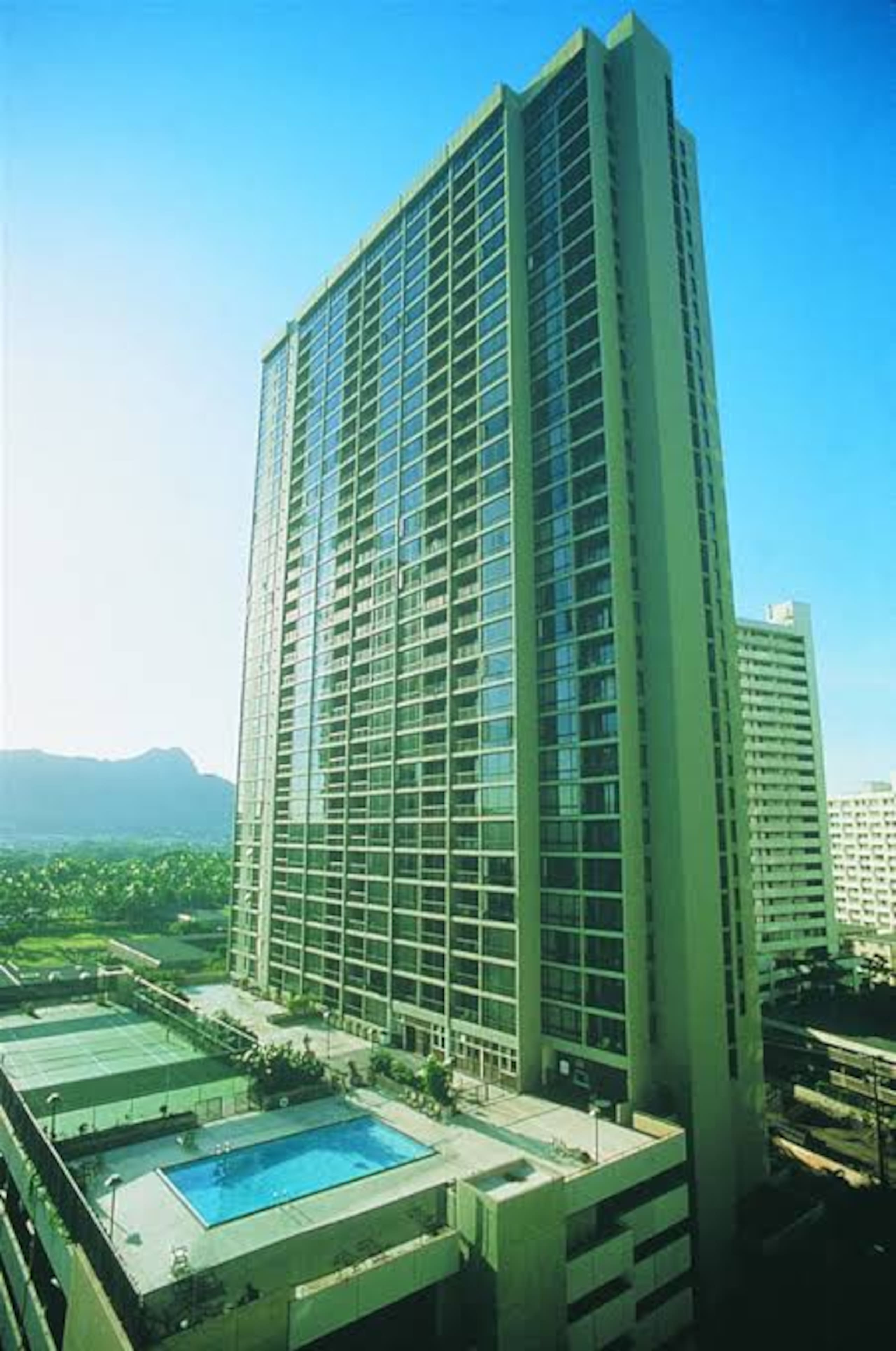 Condo in Honolulu · ★4.87 · 1 bedroom · 2 beds · 1 private bath - Image 54